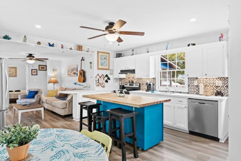 Dolphin Cove - Whole Waterfront House With Dock Villa Ocean Isle Beach Exterior photo